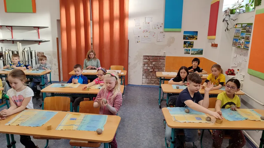 27.2. Druháci v keramické dílně